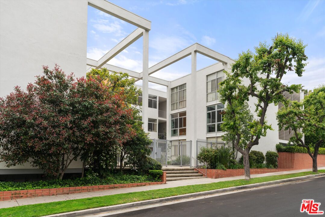 7960 Selma Ave Unit: 207