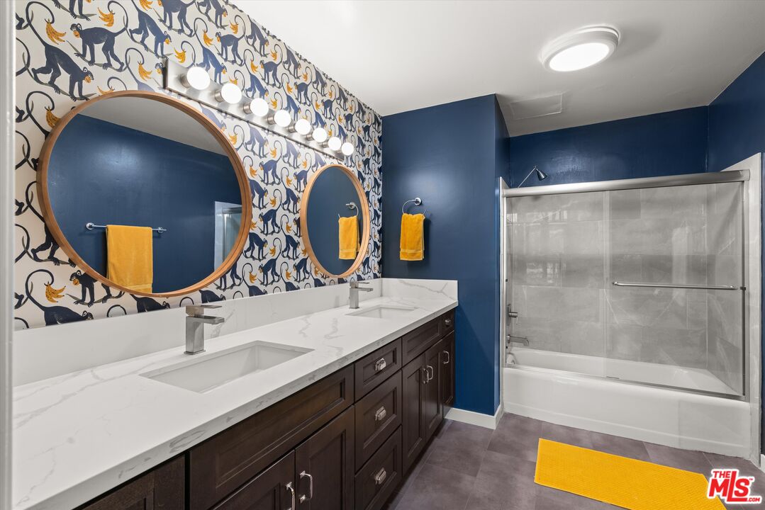 7960 Selma Ave Unit: 207