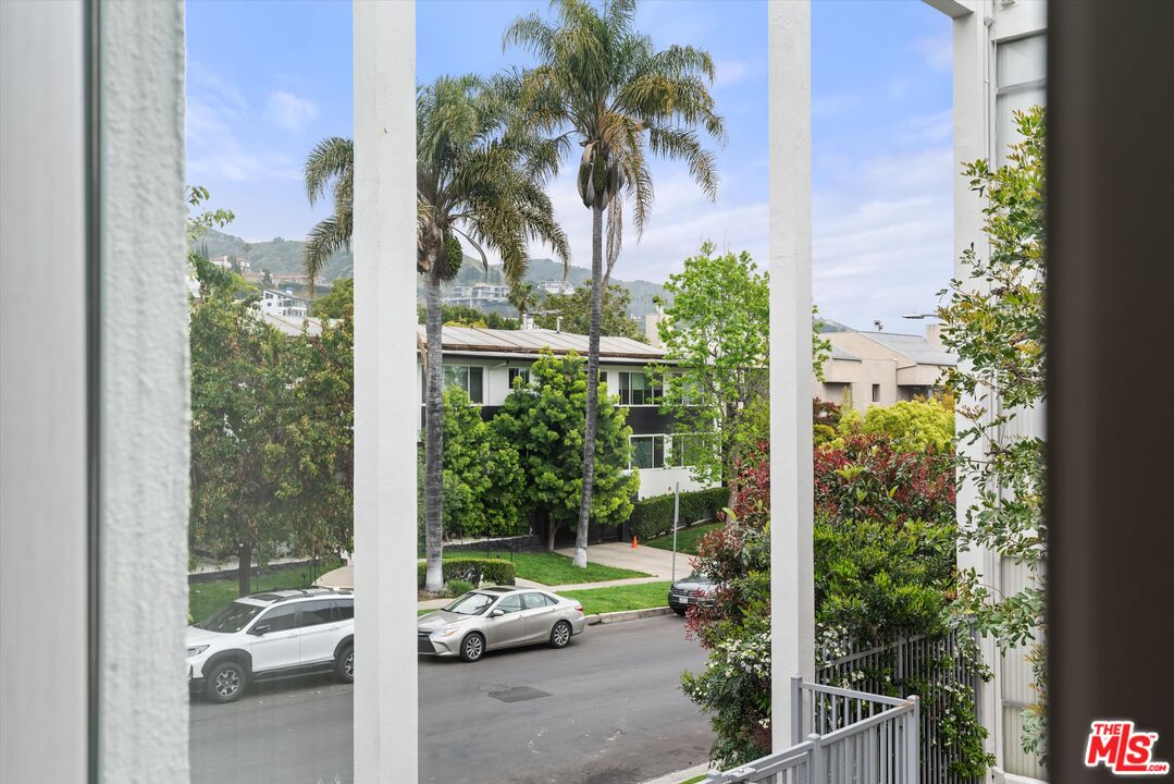 7960 Selma Ave Unit: 207