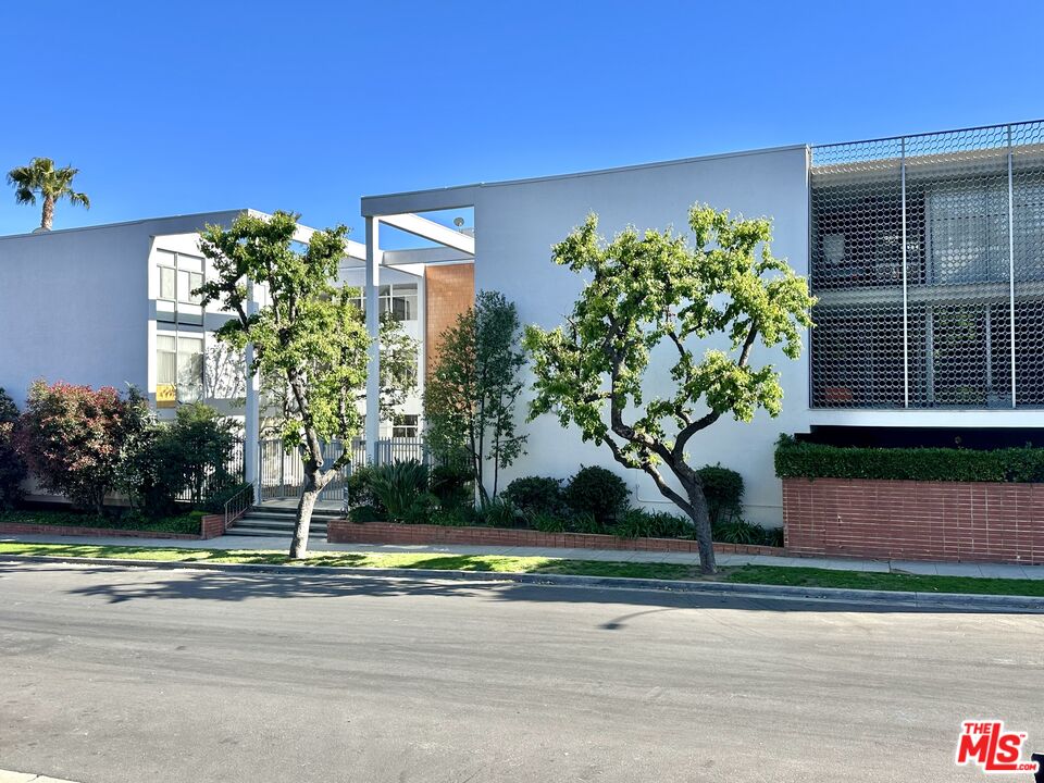 7960 Selma Ave Unit: 207