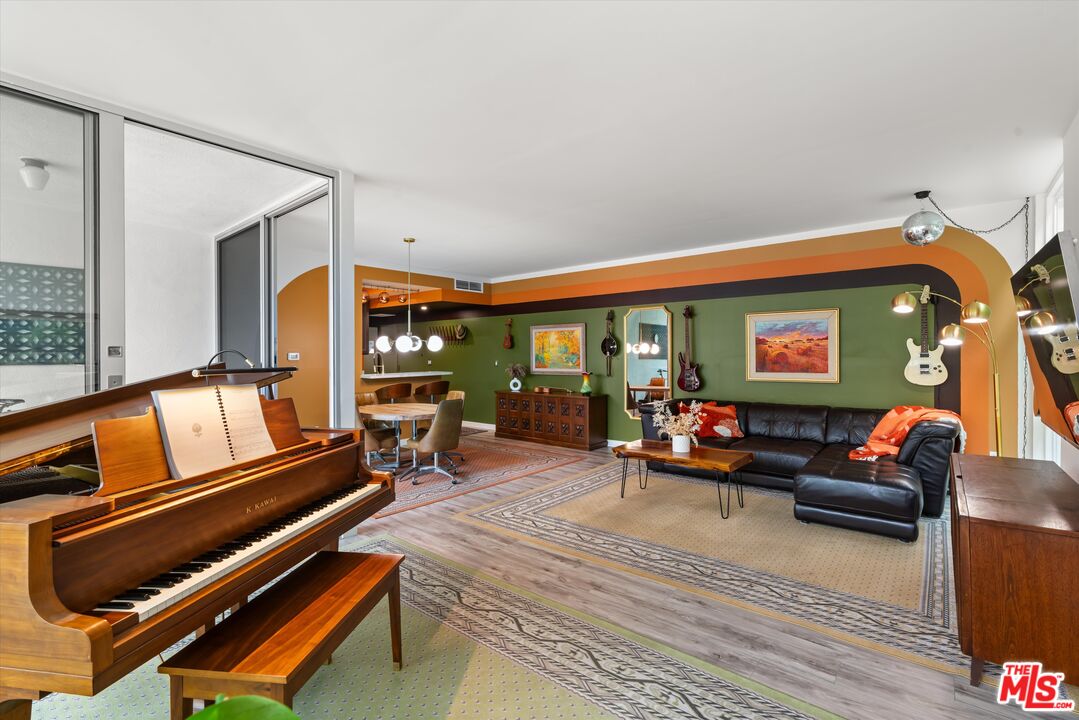 7960 Selma Ave Unit: 207