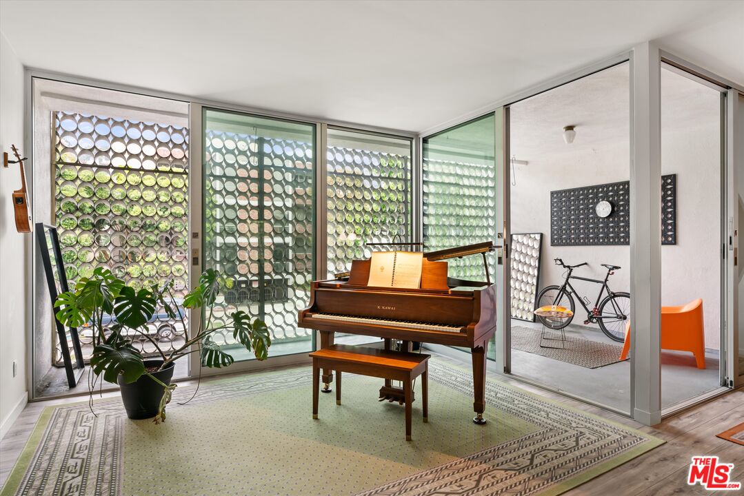 7960 Selma Ave Unit: 207