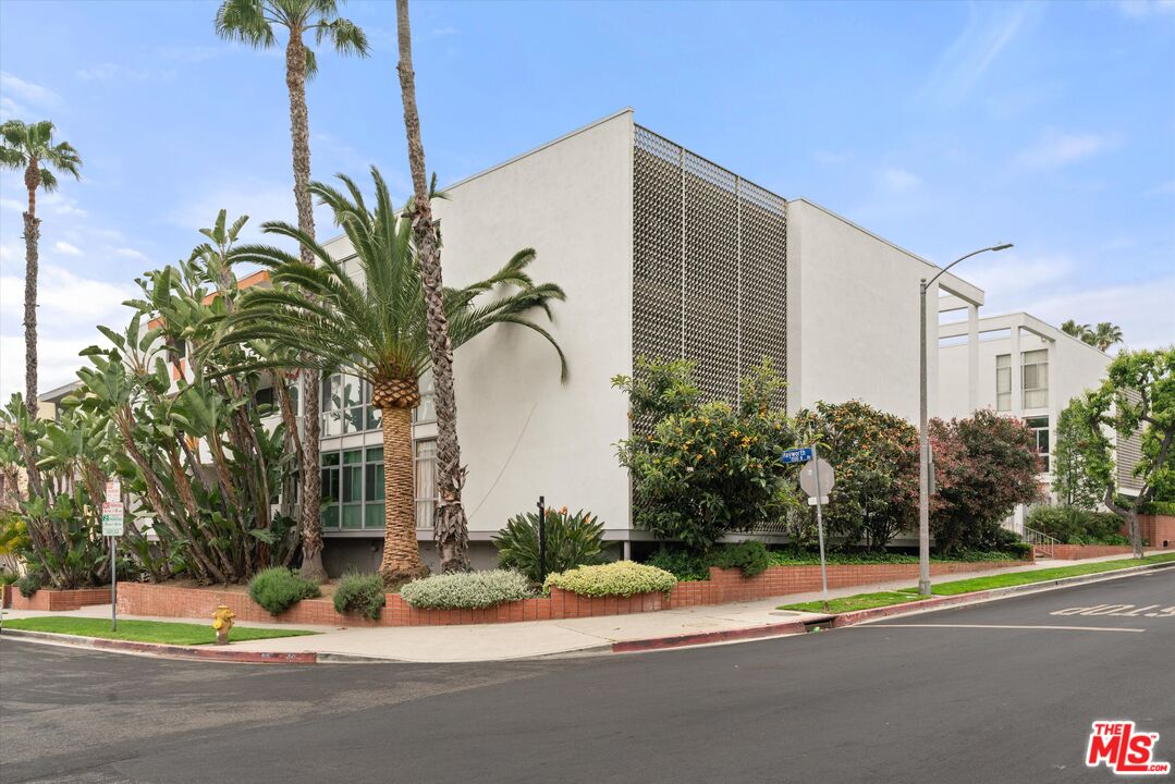 7960 Selma Ave Unit: 207