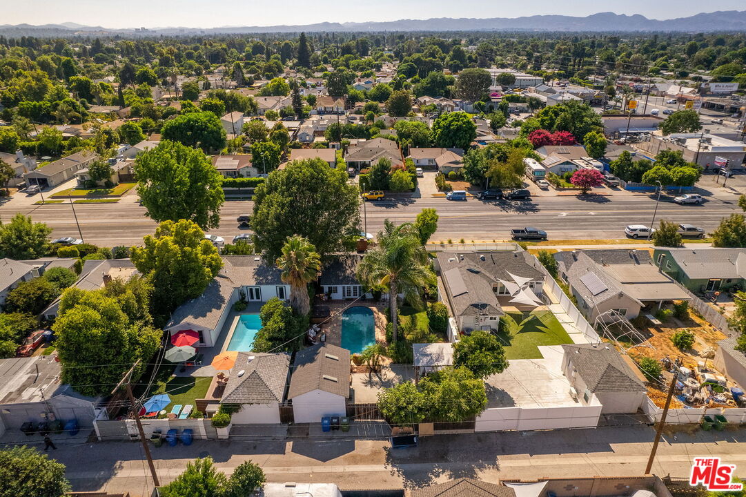 7520 White Oak Ave