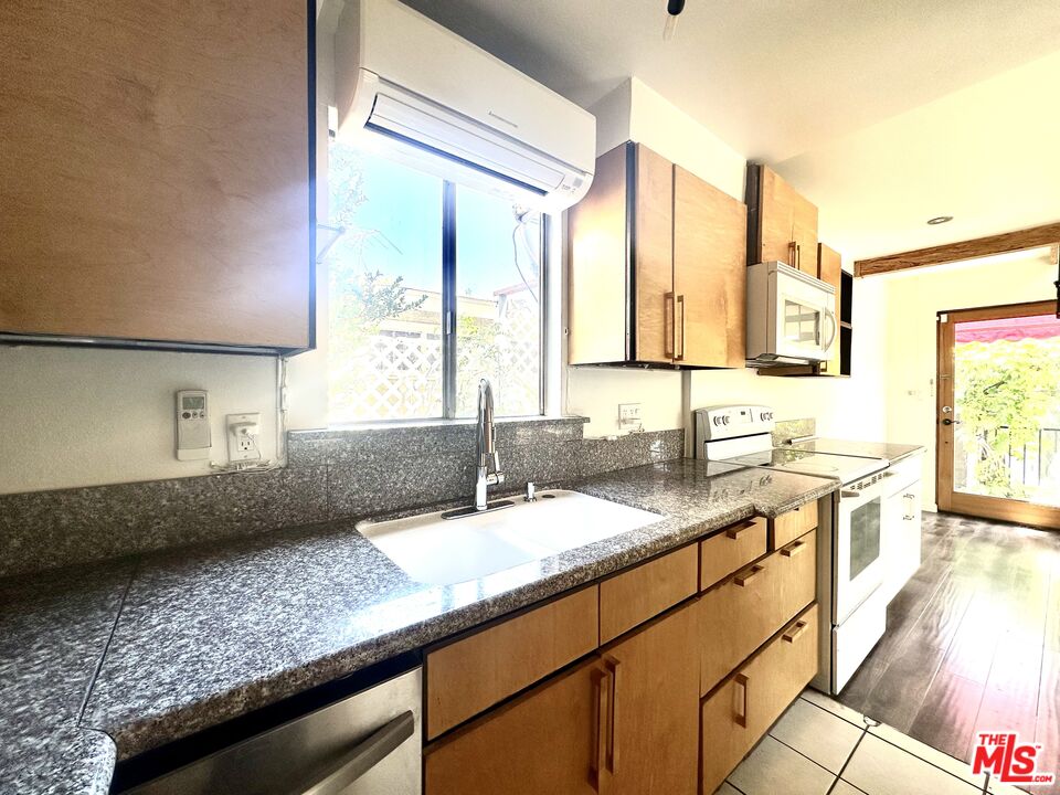 11122 Exposition Blvd