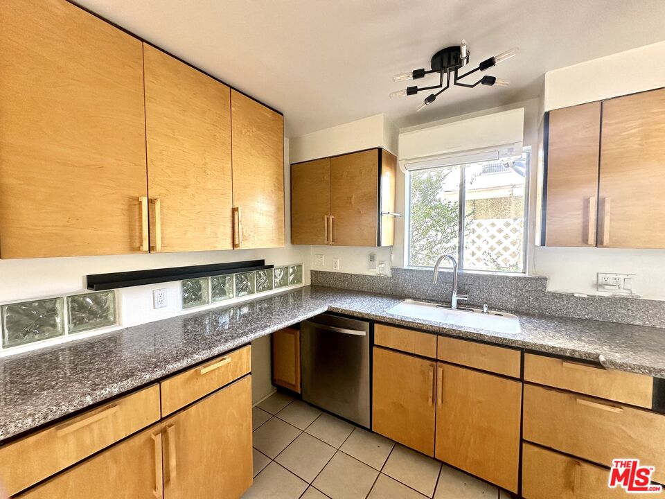 11122 Exposition Blvd