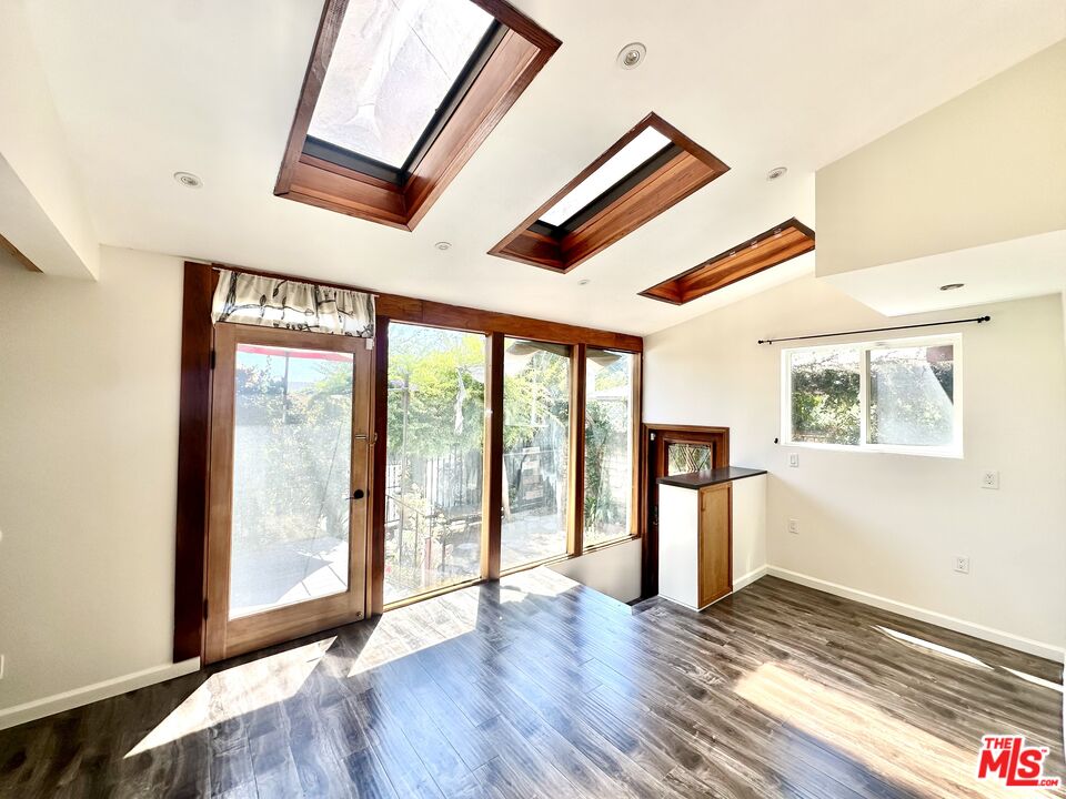 11122 Exposition Blvd