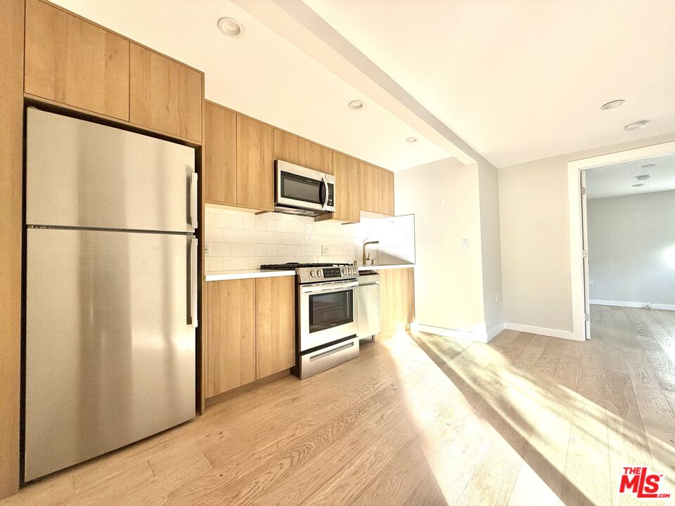 330 Parkman Ave Unit: 1/2