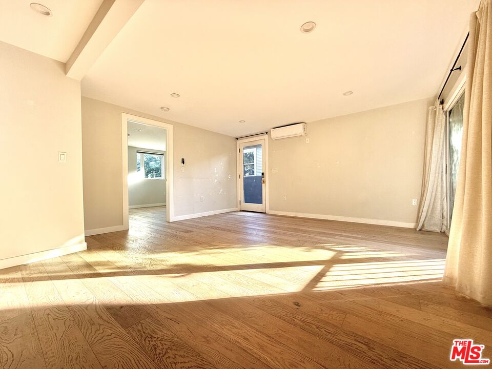 330 Parkman Ave Unit: 1/2