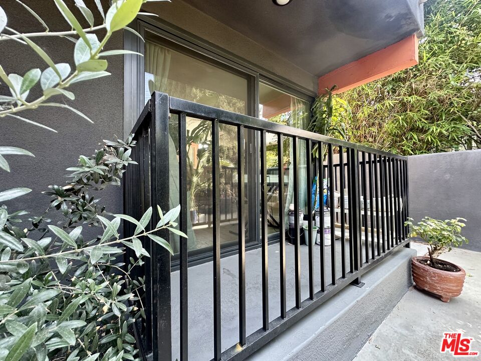 330 Parkman Ave Unit: 1/2