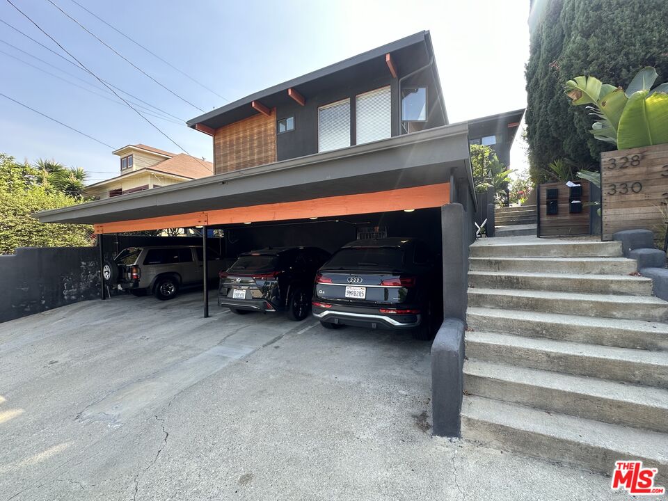 330 Parkman Ave Unit: 1/2