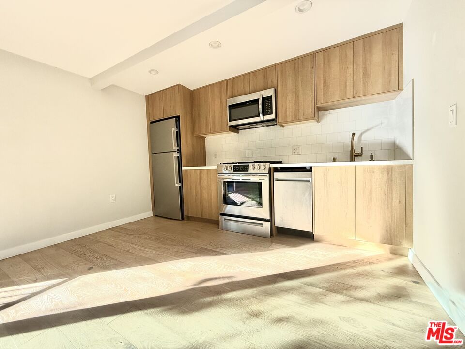 330 Parkman Ave Unit: 1/2