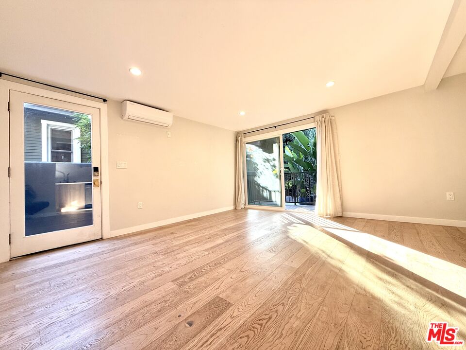 330 Parkman Ave Unit: 1/2