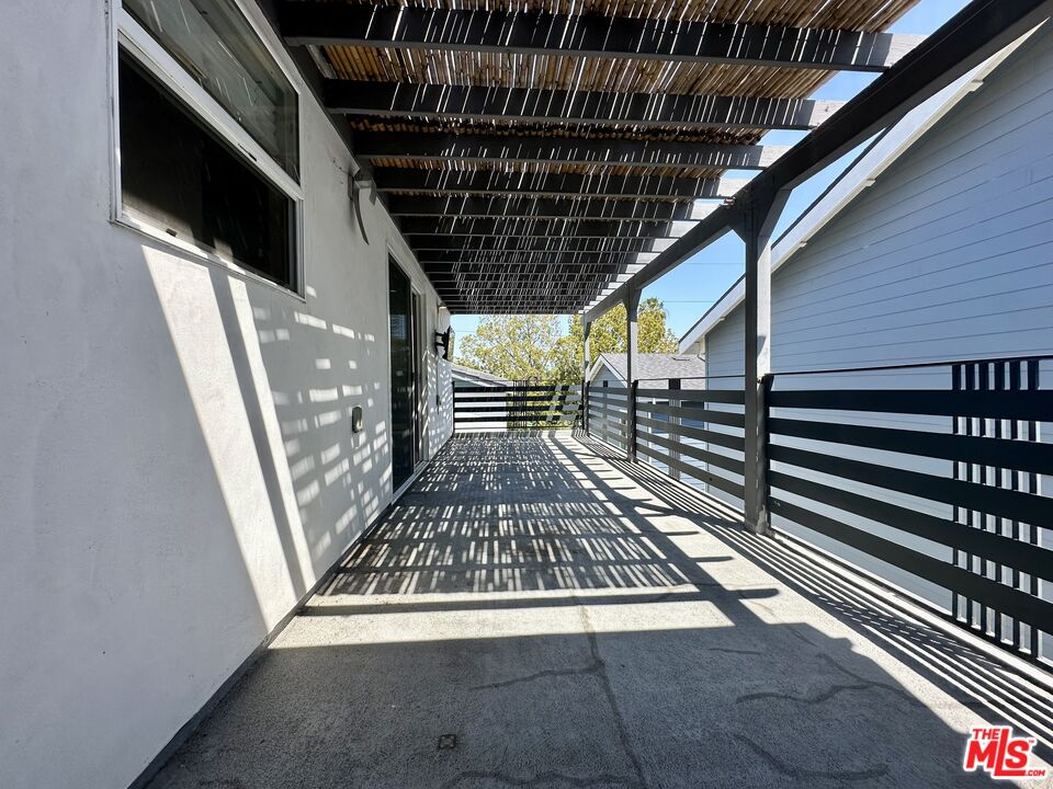 7113 S La Cienega Blvd Unit: 3