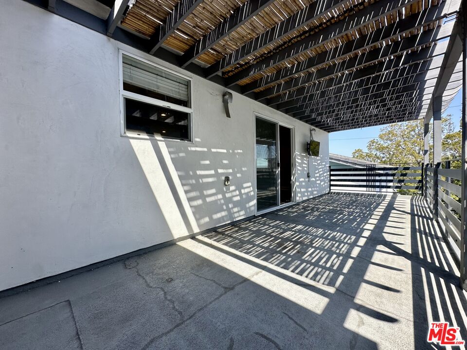 7113 S La Cienega Blvd Unit: 3