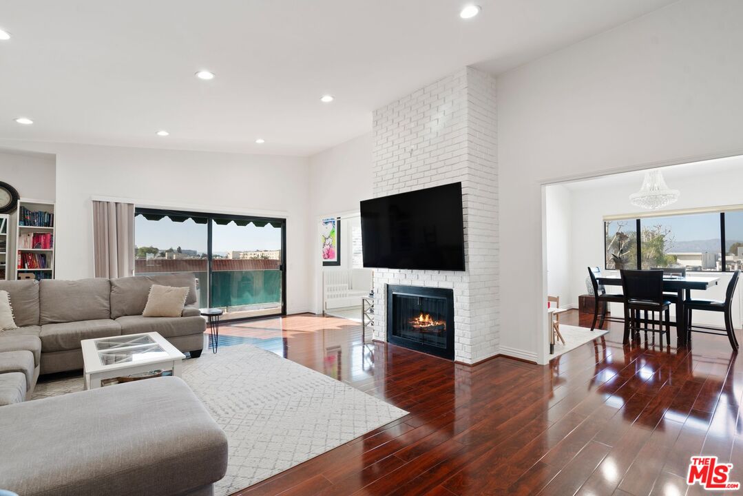5416 Zelzah Ave Unit: 301