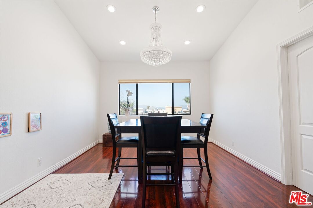 5416 Zelzah Ave Unit: 301
