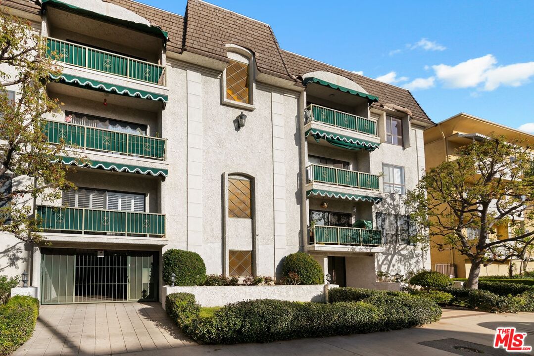 5416 Zelzah Ave Unit: 301