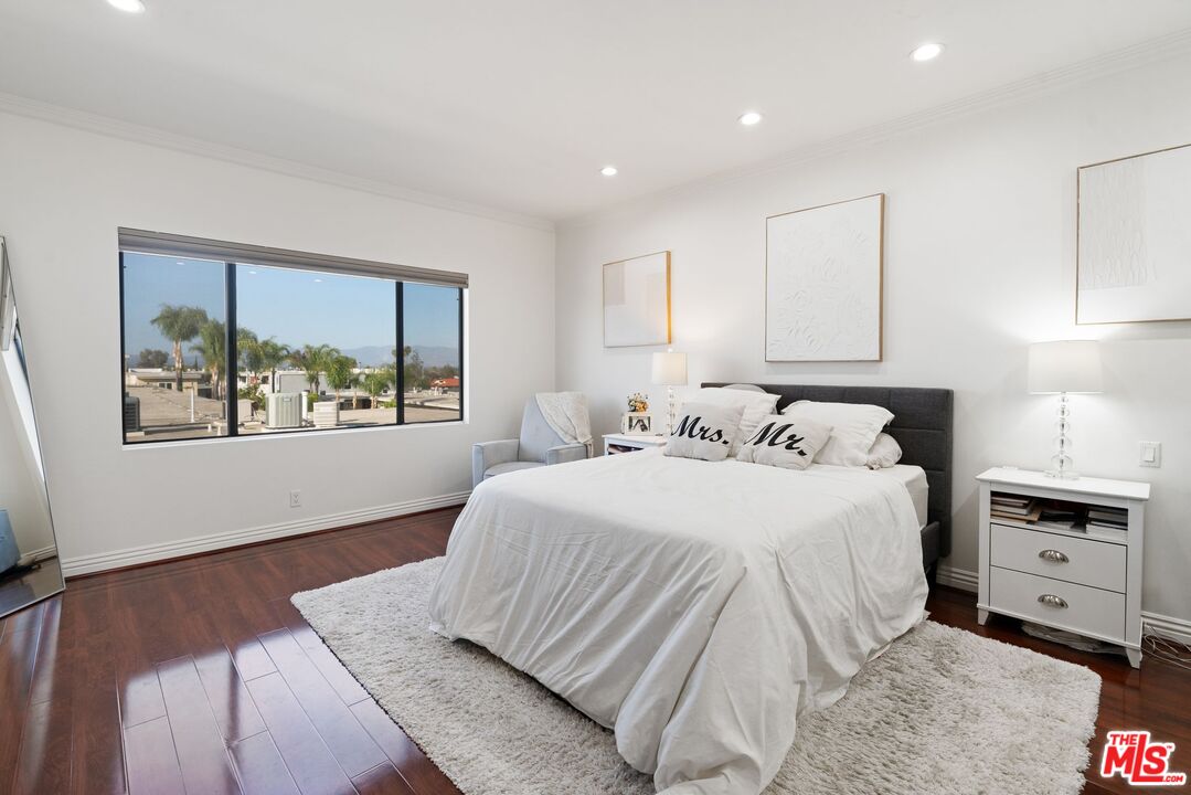 5416 Zelzah Ave Unit: 301