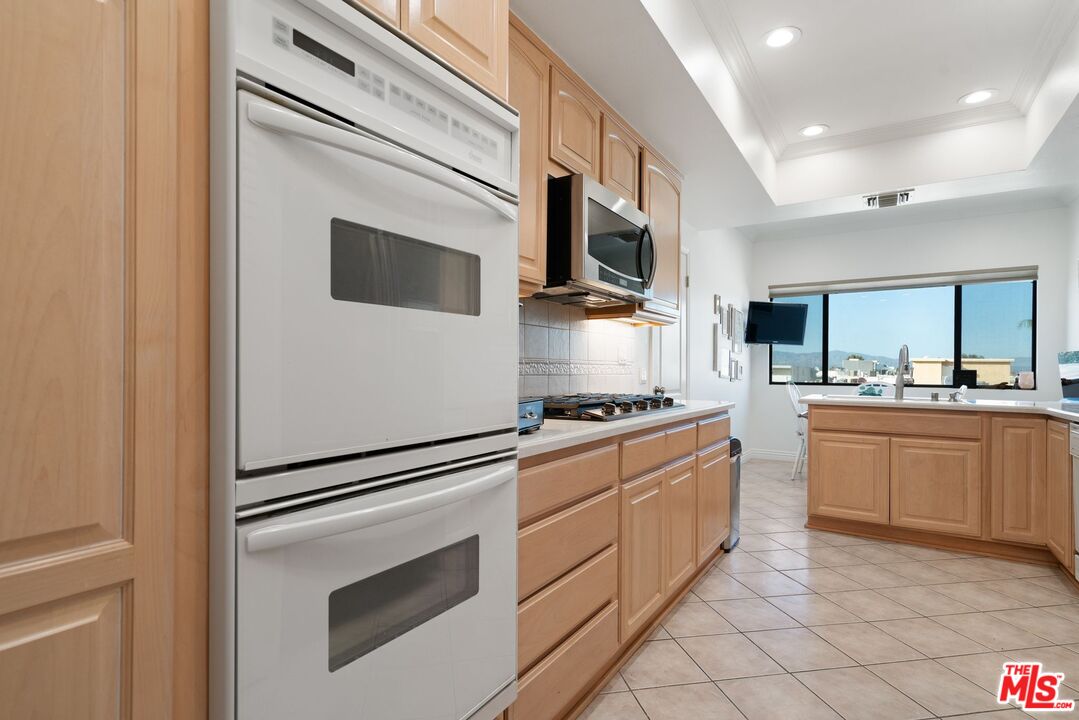 5416 Zelzah Ave Unit: 301