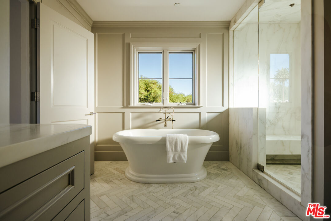 808 SAN VICENTE BLVD