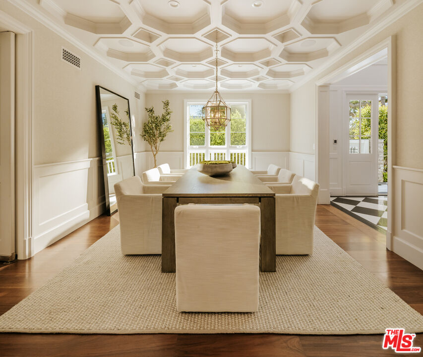 808 SAN VICENTE BLVD