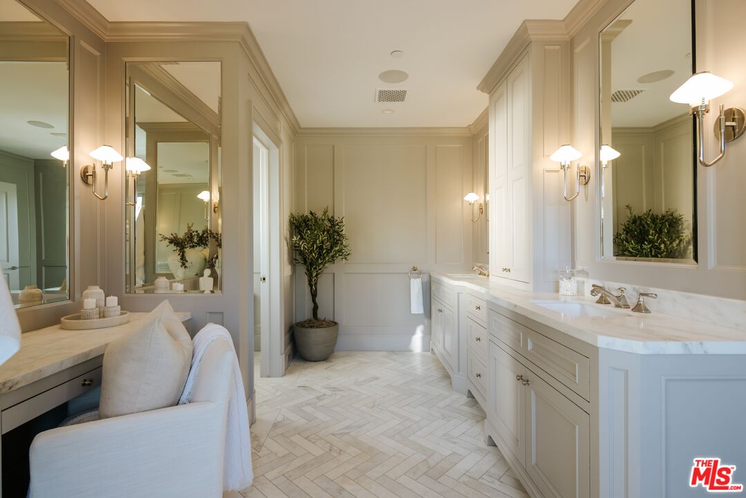 808 SAN VICENTE BLVD