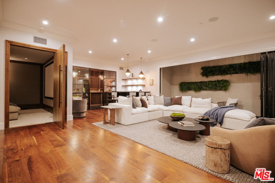 808 SAN VICENTE BLVD