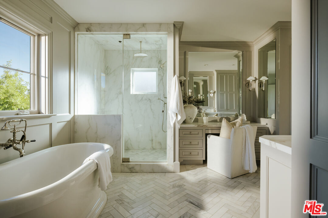 808 SAN VICENTE BLVD