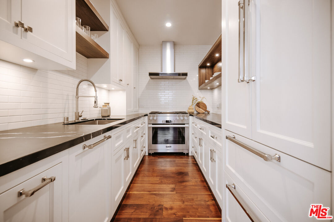 808 SAN VICENTE BLVD