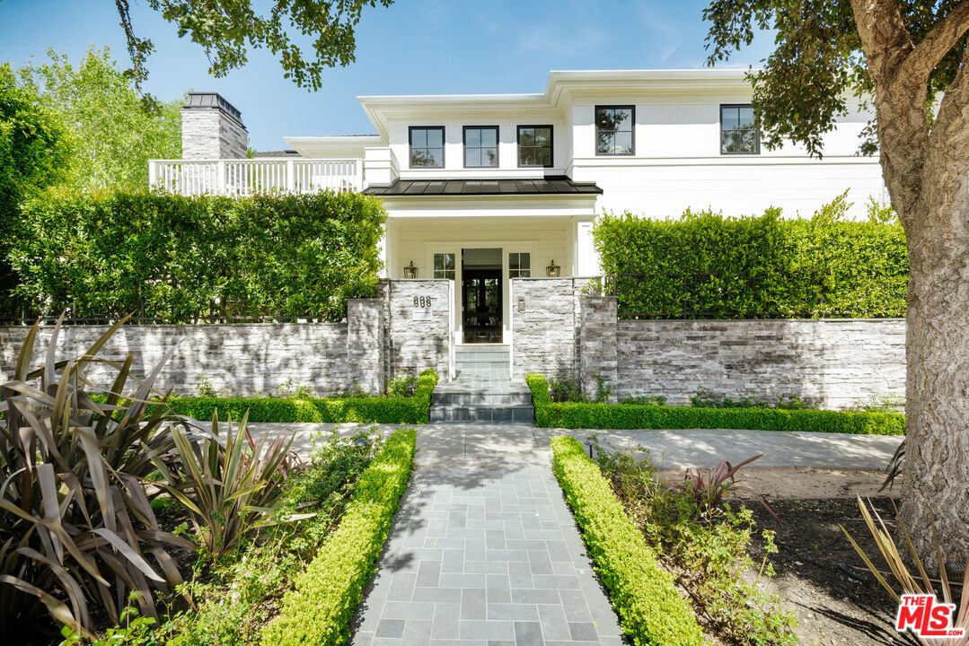 808 SAN VICENTE BLVD