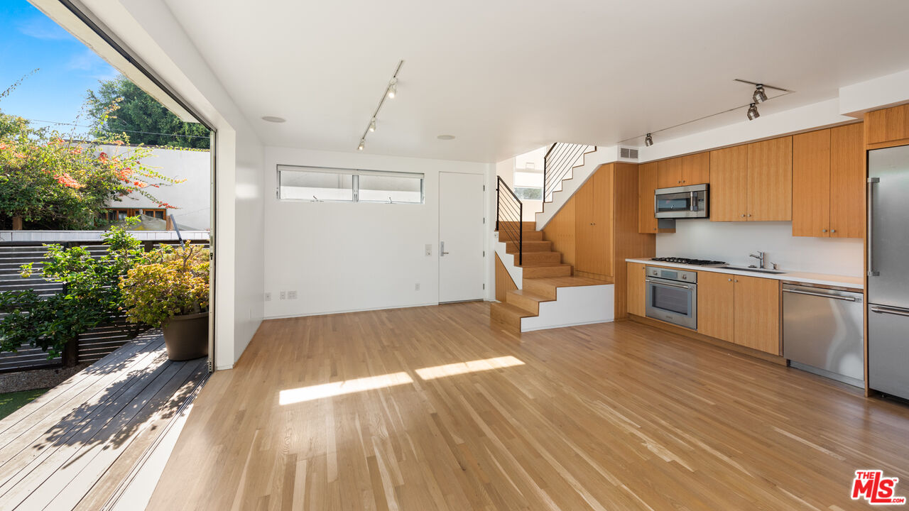 705 Sunset Ave Unit: Front unit