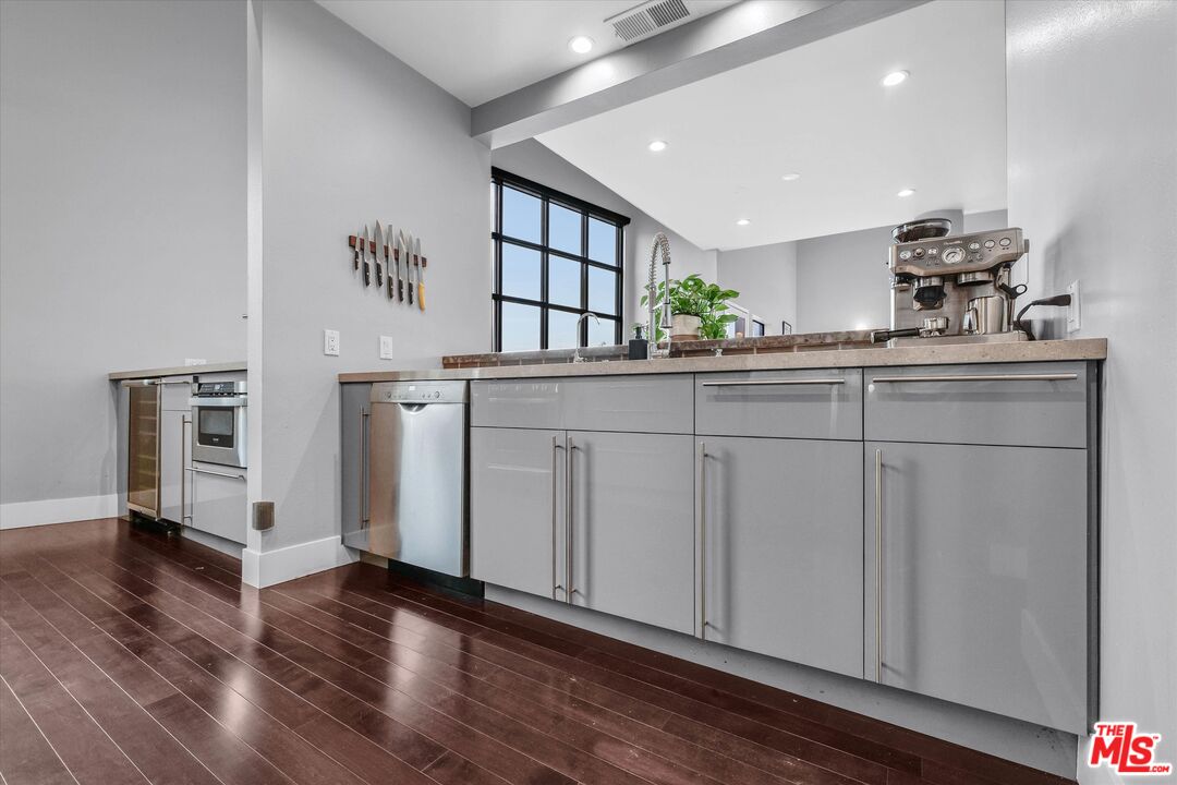 1670 Malcolm Ave Unit: 302