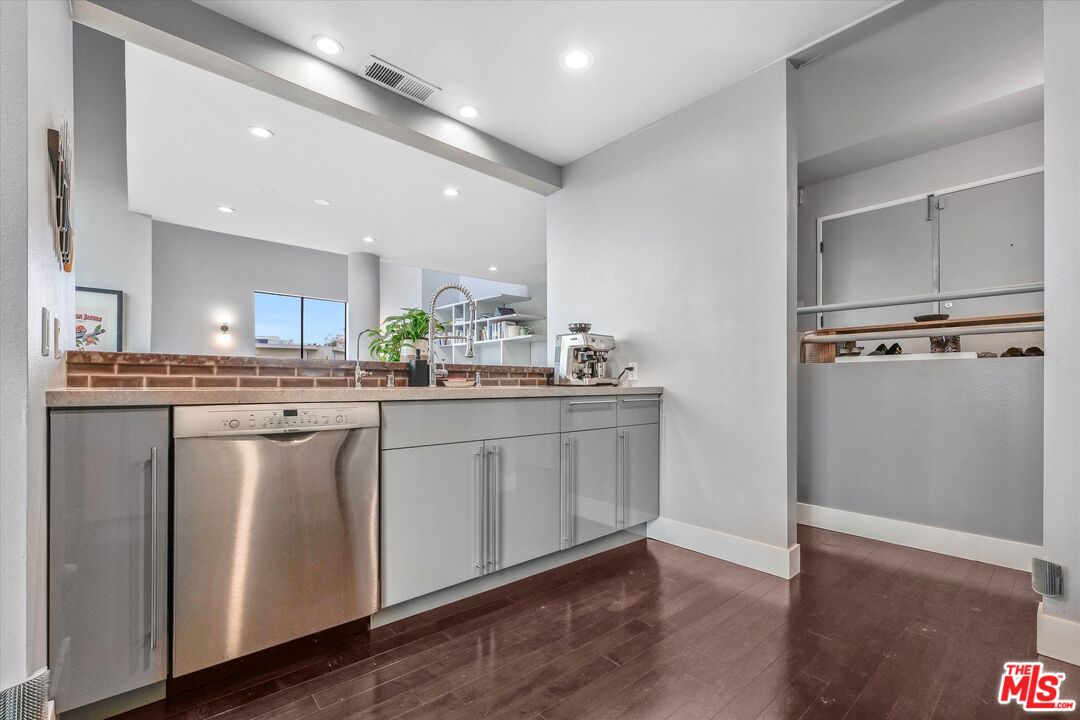 1670 Malcolm Ave Unit: 302