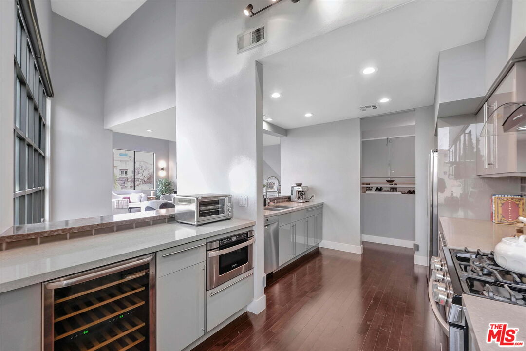 1670 Malcolm Ave Unit: 302