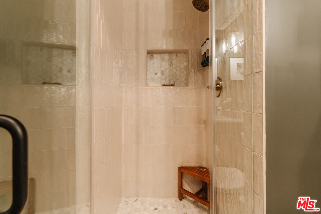 2345 Roscomare Rd Unit: 204