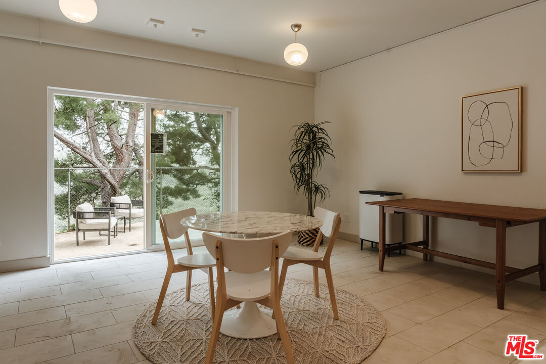 2345 Roscomare Rd Unit: 204