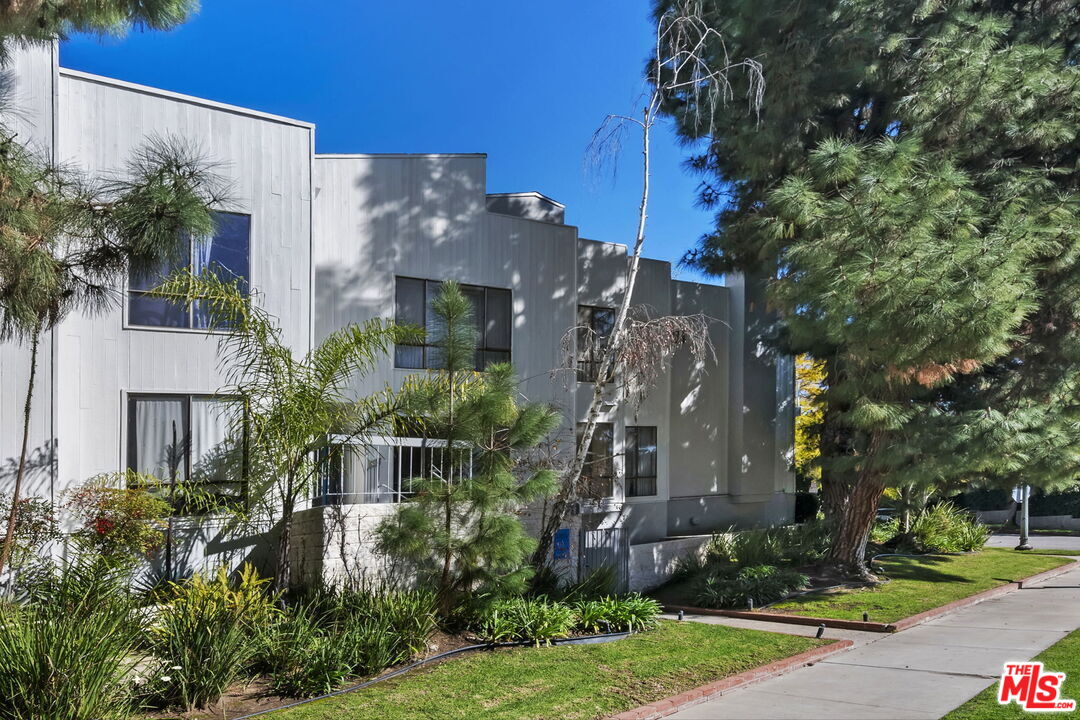 1220 Manning Ave Unit: 4