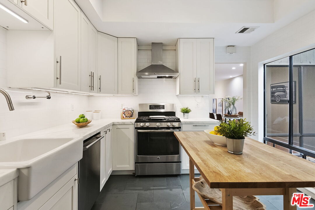 1220 Manning Ave Unit: 4