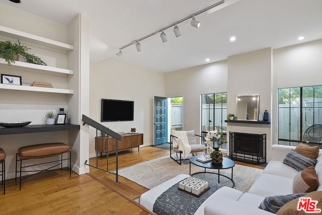 1220 Manning Ave Unit: 4