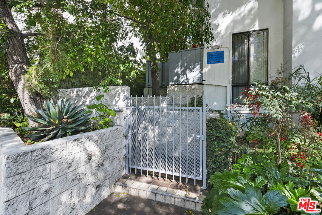 1220 Manning Ave Unit: 4