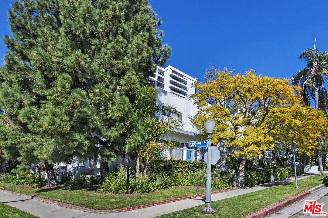 1220 Manning Ave Unit: 4