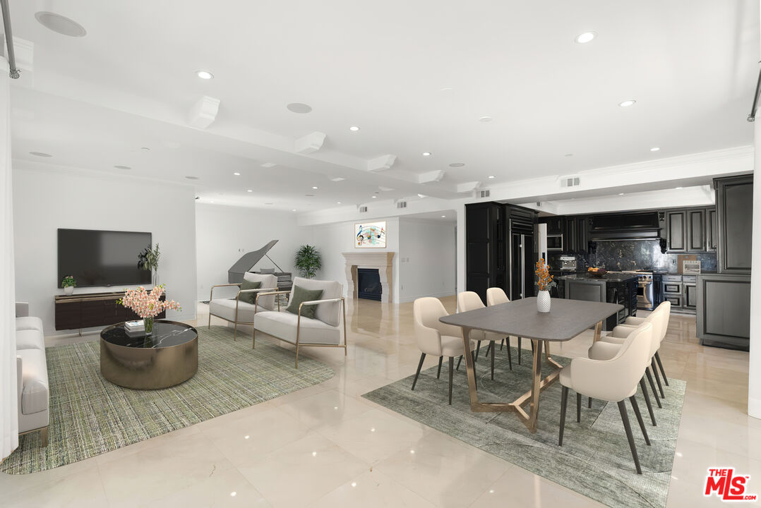 208 S Lasky Dr Unit: 201