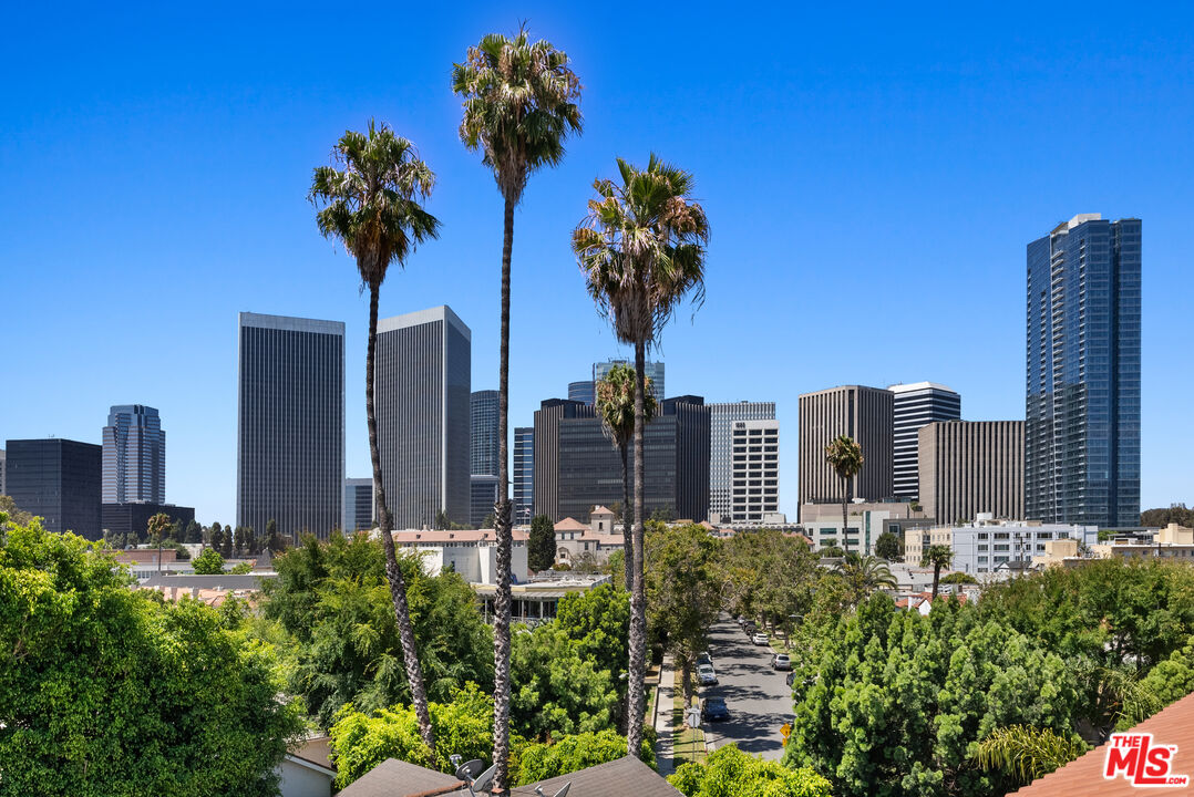 208 S Lasky Dr Unit: 201