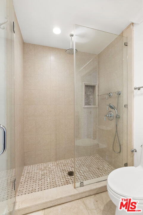 208 S Lasky Dr Unit: 201