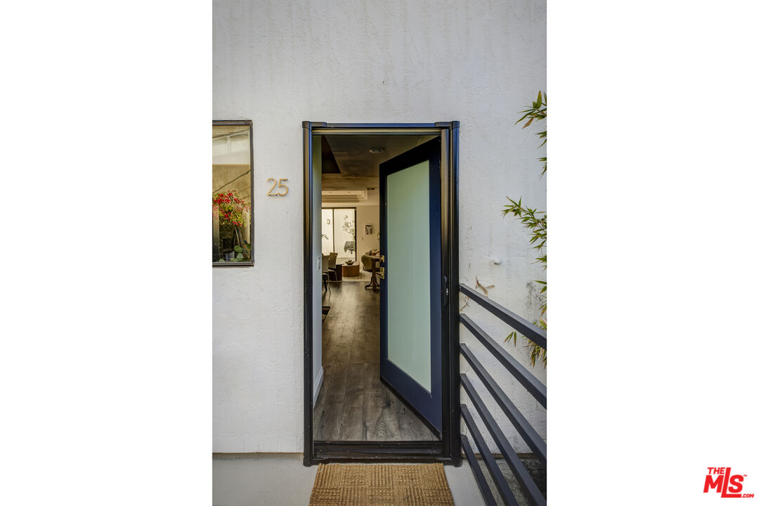 2500 Abbot Kinney Blvd Unit: 25