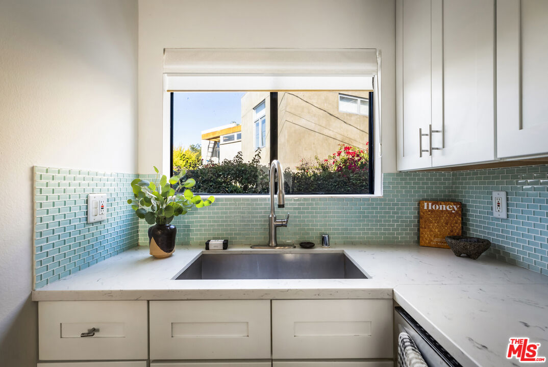 2500 Abbot Kinney Blvd Unit: 25