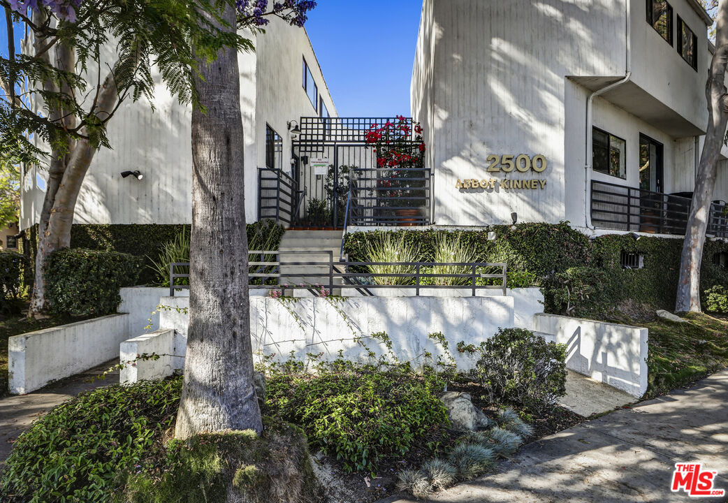 2500 Abbot Kinney Blvd Unit: 25