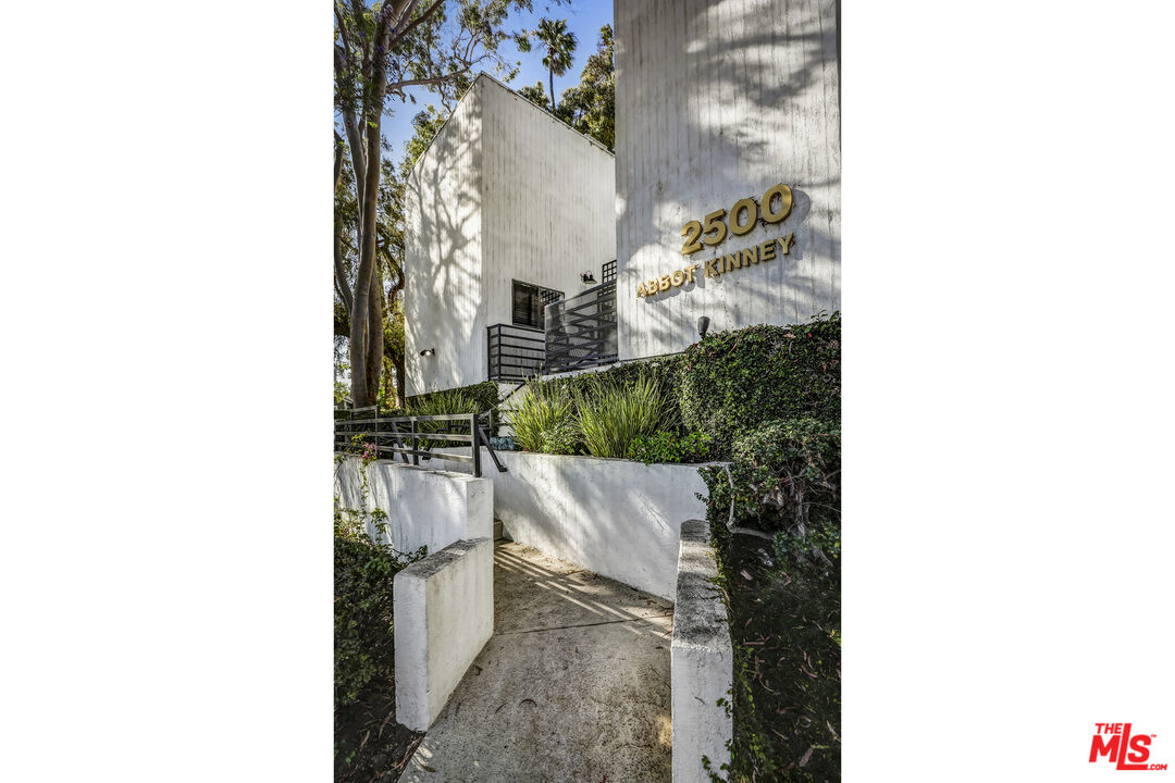 2500 Abbot Kinney Blvd Unit: 25