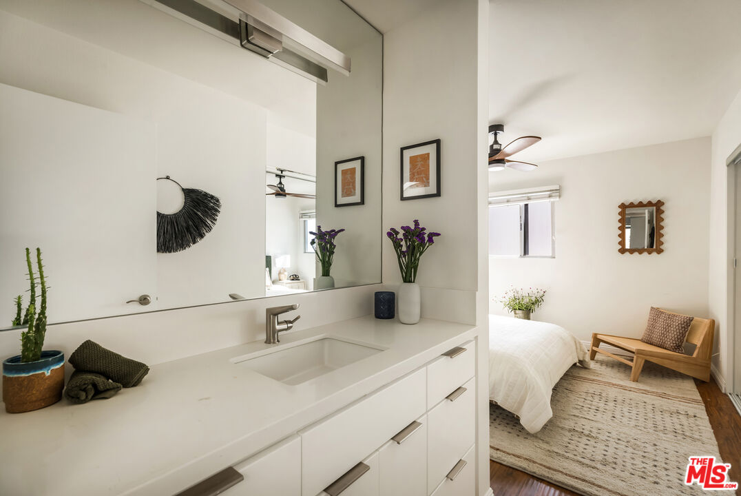 2500 Abbot Kinney Blvd Unit: 25